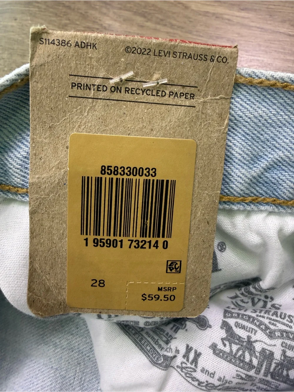 NWT Levi’s 501 Mid Thigh Women's Shorts Light Wash Distressed Size 28